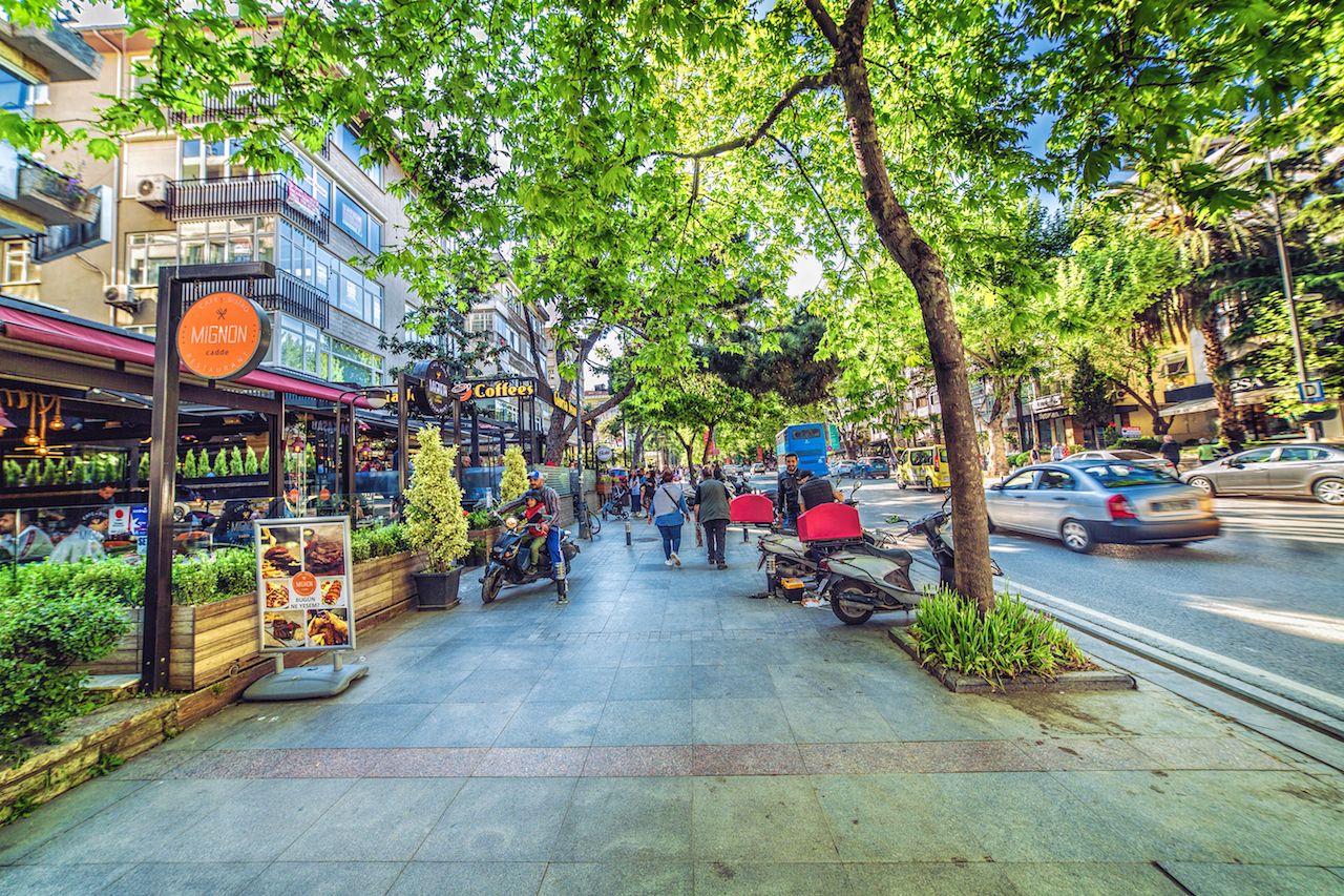 People-walking-on-the-Bagdat-Avenue-high-street-in-Istanbul.jpg